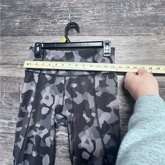 Athleta Gray and Black Camouflage Leggings Womens Small - Picture 3 of 12